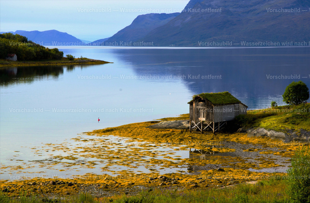 Fischerhütte auf Senja | in Nord Norwegen auf der Insel Senja - Realisiert mit Pictrs.com