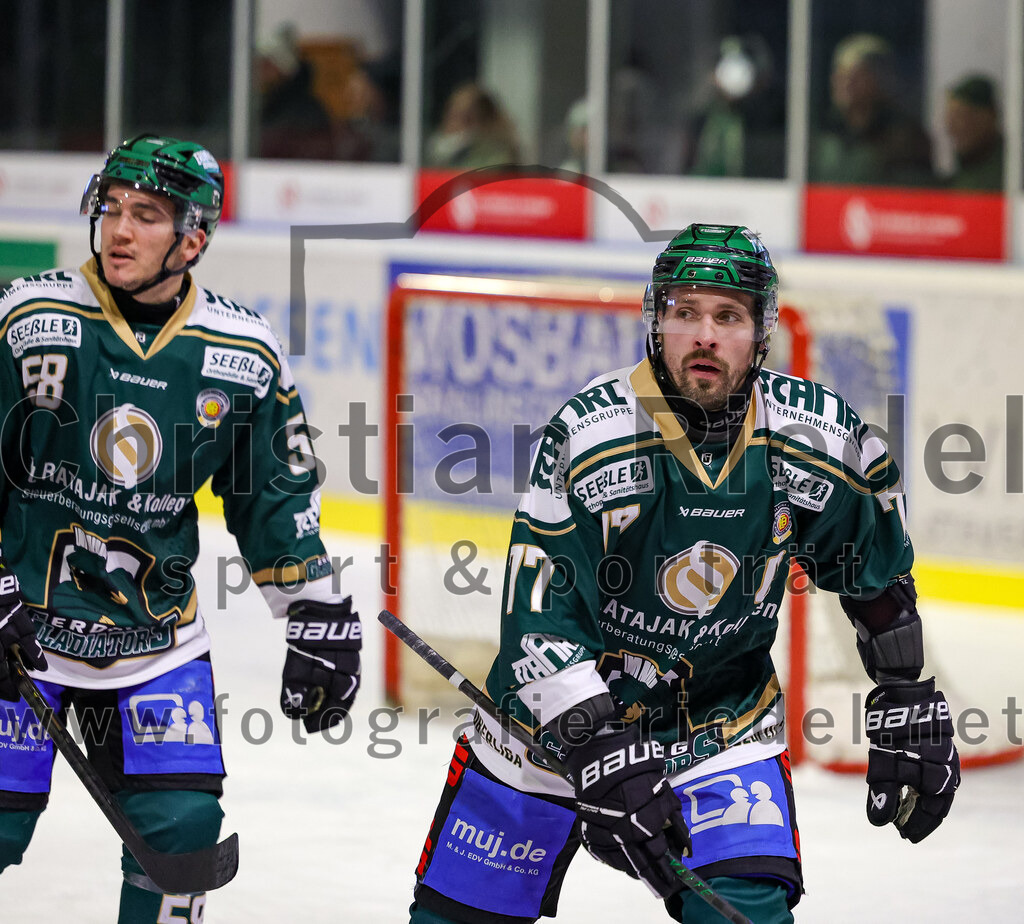 2026-01-18_153_TSV_Erding_gegen_Selber_Woelfe | Erding, Deutschland, 18.01.2026:Eishockey, Oberliga Süd 2025 / 2026, 38. Spieltag, TSV Erding gegen Selber Wölfe, Endergebnis: 2:3 n.V.Paul Pfenninger (Erding Gladiators, #58), Philipp Michl (Erding Gladiators, #77)Foto: Christian Riedel / fotografie-riedel.net