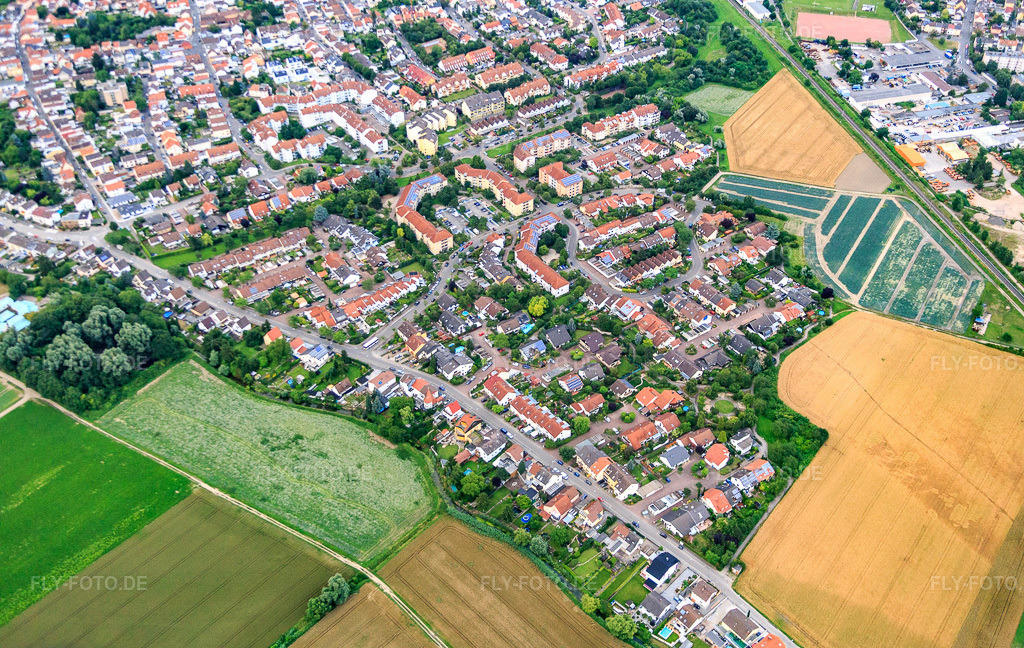 Luftbild: Im Zinkig im Ortsteil Edigheim in Ludwigshafen im Bundesland Rheinland-Pfalz in Deutschland. Foto: IMG_091054.jpg vom 04.07.2016 durch Werner Riehm/FLY-FOTO.de