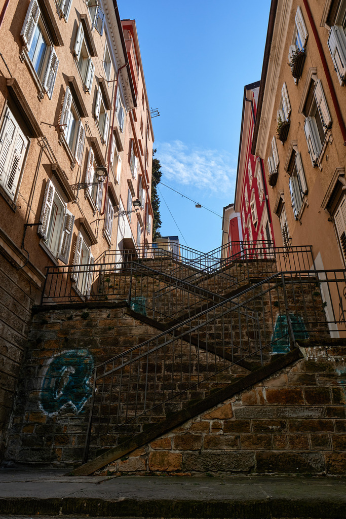 Treppe von der Via Ciamician | Triest, Austria - March 10, 2022: Treppe von der Via Ciamician. - Realisiert mit Pictrs.com