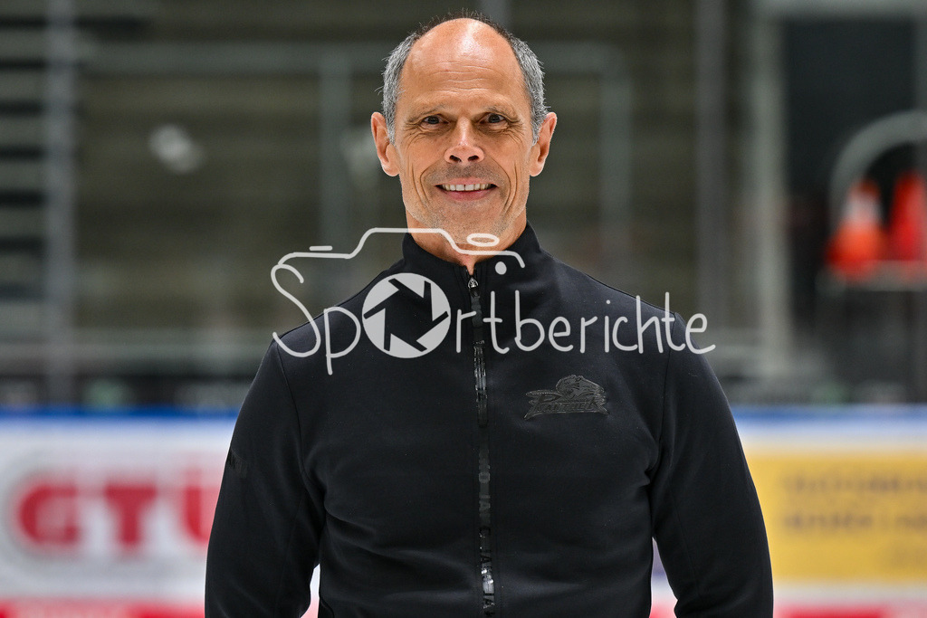 Augsburger Panther 2025/26 | im Bild Dr. Jens-Ulrich OTTO - Teamarzt / Einzelfoto / Freisteller / Media Day Augsburger Panther: Curt-Frenzel Stadion am 06.08.2025