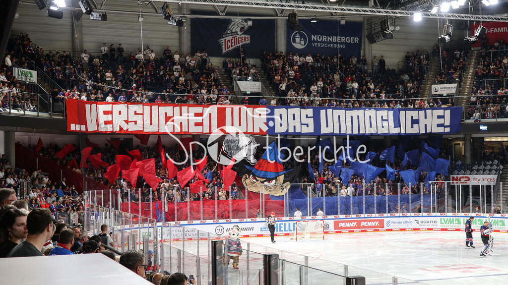 Nürnberg Ice Tigers - Augsburger Panther | Die Fans der Hausherren starten mit einer Choreographie in die neue Saison / Ultras / Choreo / Deutsche Eishockey Liga: Nürnberg Ice Tigers - Augsburger Panther, Arena Nürnberger Versicherung am 22.09.2024