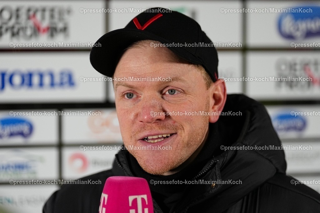 xYDRx23012601005 | 23.01.2026, xydrx, Fußball, 3.Liga, FC Viktoria Köln - 1.FC Saarbrücken, Saison 2025 2026, Sportpark Höhenberg: Marian Wilhelm (Cheftrainer FC Viktoria Köln)    DFB regulations prohibit any use of photographs as image sequences and or quasi-video. Photo: xYannisxDreimannxPressefotoKochx