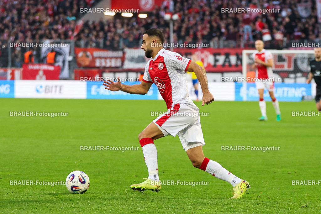 Rot-Weiss Essen - 1.Fc Schweinfurt | Essen, Deutschland, 02.11.2025 Ramien Safi  (Rot-Weiss Essen) Einzelaktion während des 3.Liga Spiels zwischen  Rot-Weiss Essen und 1.Fc Schweinfurt am 02.11.2025 im Stadion an der Hafenstraße in Essen. (Foto von Timo Bluhmki-Schmidt/Brauer Fotoagentur