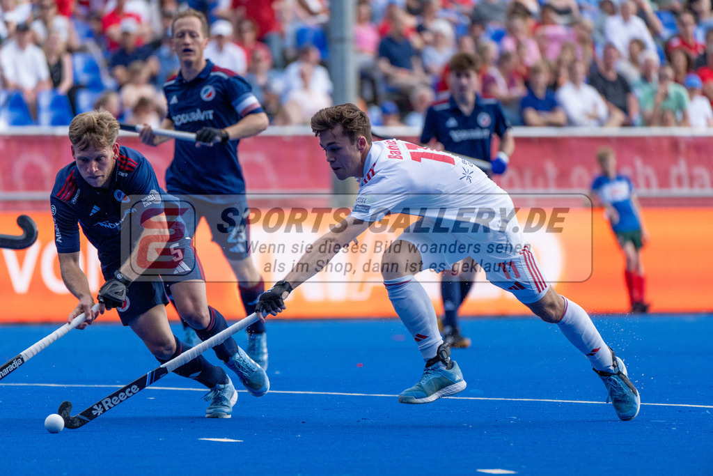 Final4_20250531-1746-HK108111 | Krefeld, Deutschland, 31.05.2025:  Feldhockey Final4 2025 – „Deutsche Feldhockey-Meisterschaften 2025“ im Gerd-Wellen-Hockeyanlage am 31.05.2025 in Krefeld, Deutschland. (Foto von Kramhöller/Fehrmann/Kaste)Krefeld, Germany, 31.05.2025: Feldhockey Final4 2025 – „Deutsche Feldhockey-Meisterschaften 2025“ in Gerd-Wellen-Hockeyanlage at 31.05.2025 in Krefeld, Deutschland. (Foto from Kramhöller/Fehrmann/Kaste)