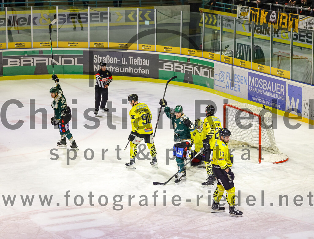 2025-12-28_115_TSV_Erding_gegen_onesto_Tigers_Bayreuth | Erding, Deutschland, 28.12.2025:Eishockey, Oberliga Süd 2025 / 2026, 31. Spieltag, TSV Erding gegen onesto Tigers Bayreuth, Endergebnis: 6:5 n.V.Foto: Christian Riedel / fotografie-riedel.net