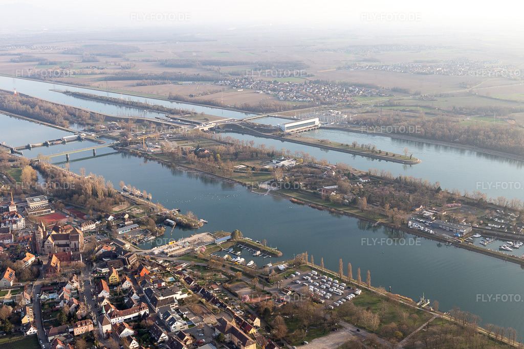 Luftbild: Hafen, Rheininsel in Breisach am Rhein im Bundesland Baden-Württemberg in Deutschland. Foto: IMG_113174.jpg vom 22.03.2019 durch Werner Riehm/FLY-FOTO.de