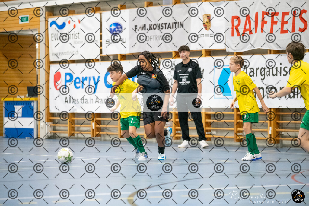 20241130_FCR-Hallenturnier-D-1_032 | Sport und Naturfotografie von Roberto Esposito zeigt echte Momente Bewegung und die Schönheit der Natur. Ausdrucksstarke Bilder schaffen Emotionen.