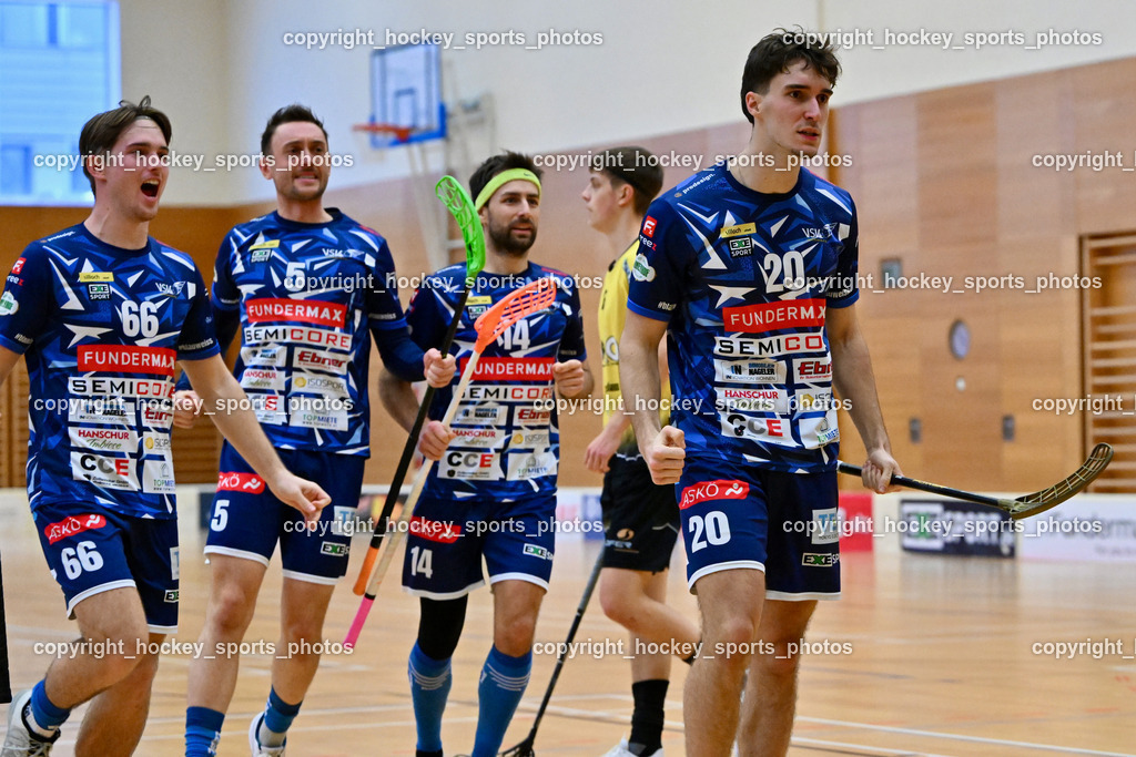 VSV Unihockey  vs. FBK Loka  | Jubel VSV Unihockey Mannschaft, #66 Jakob Rainer VSV Unihockey, #5 Michael Kanduth VSV Unihockey, #44 Luca Widnig VSV Unihockey, #20 David Gredler VSV Unihockey, VSV Unihockey  vs. FBK Loka , VSV Unihockey  vs. FBK Loka  am 25.01.2026 in Villach (Ballspielhalle St. Martin), Austria, (Photo by Bernd Stefan)