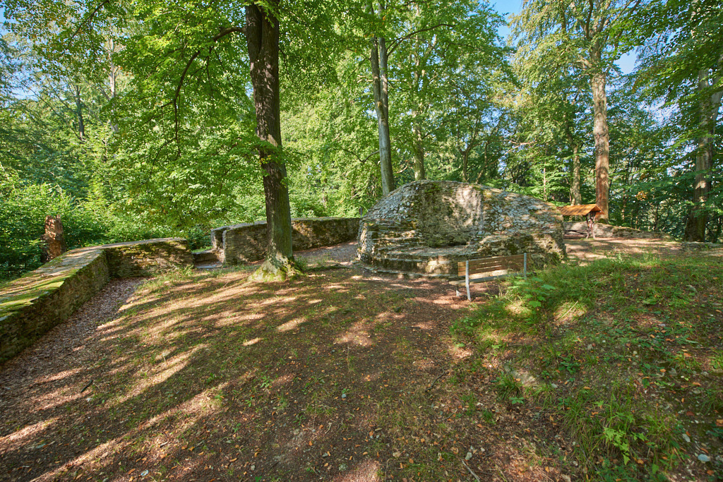 Die Burgruine Isenburg 02 | Bedeutsame Landschaften Deutschlands - Realisiert mit Pictrs.com