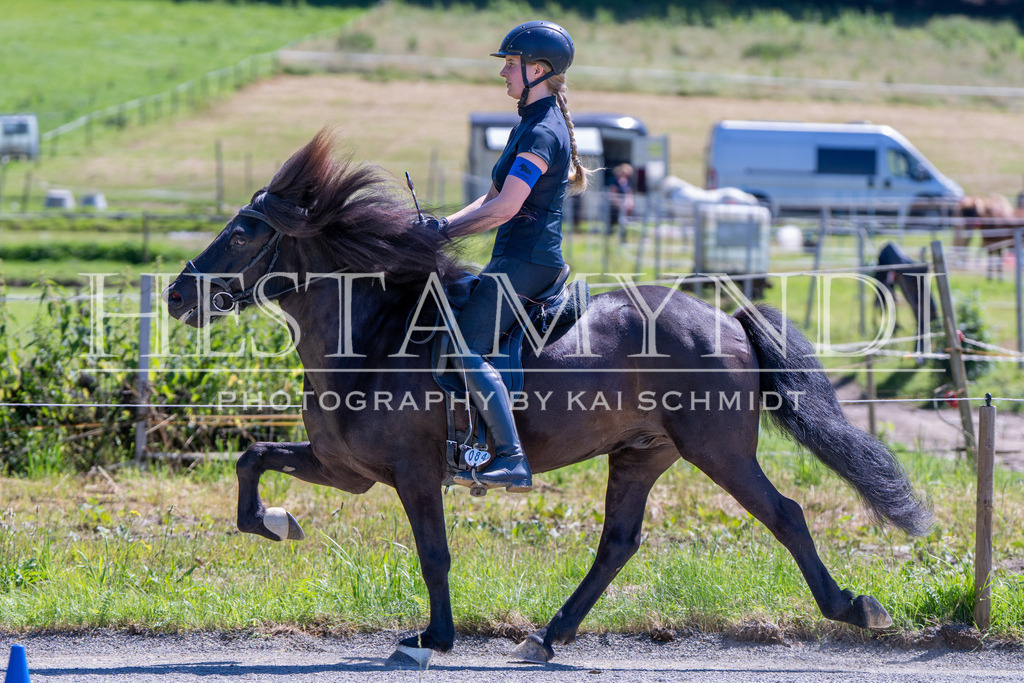 KAI09227 | Ihr sucht einen Fotografen für eure nächste OSI? Ich begleite auch euer Turnier für Islandpferde fotografisch.  - Realisiert mit Pictrs.com