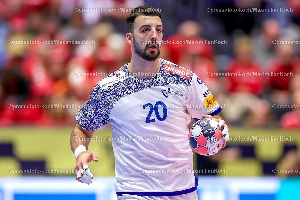 EHF24012601109 | 24.01.2026, Handball, Men's EHF EURO 2026, Frankreich - Portugal, Jyske Bank Boxen in Herning, Dänemark, Main Round:  Miguel Jose Soares Neves (Portugal #20) enttäuscht Enttäuschung 