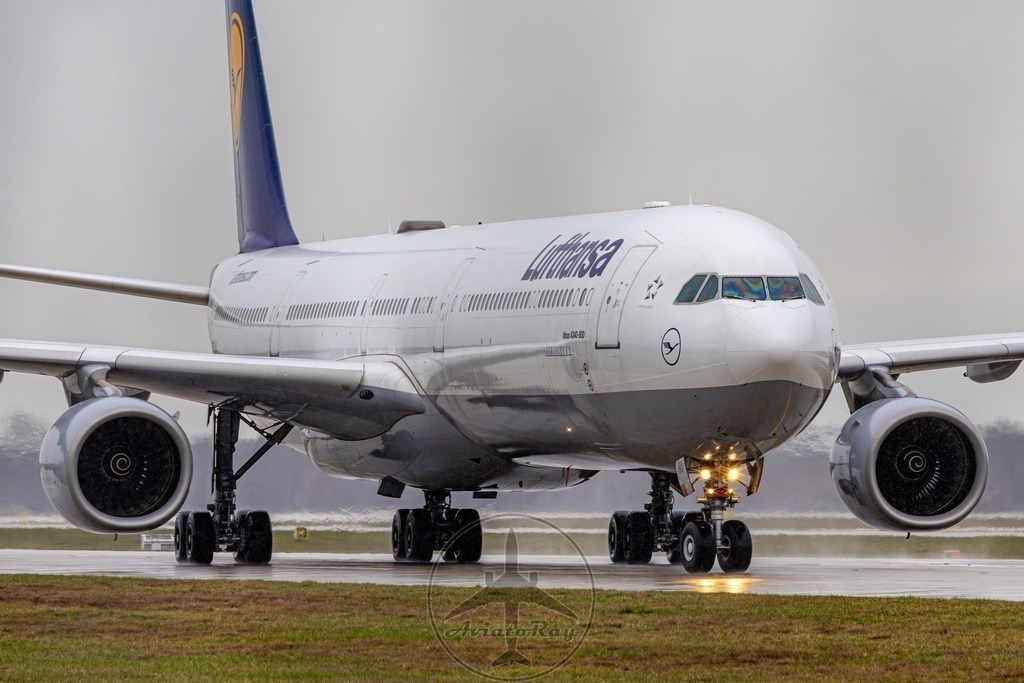 LH461-A346-D-AIHU-MIA-MUC-20240323-TPAI-sharpen-enhance-2x | Browse breathtaking aviation photography and order high-quality prints from AviatoRay's gallery. Perfect for enthusiasts and collectors. - Realisiert mit Pictrs.com