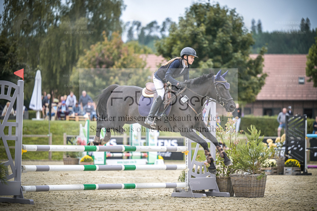 DOS_1189 | Entdecke hochwertige Reitturnierfotos von Foto Oger. Professionell, emotional und authentisch – jetzt Lieblingsmomente im Shop bestellen. - Realisiert mit Pictrs.com