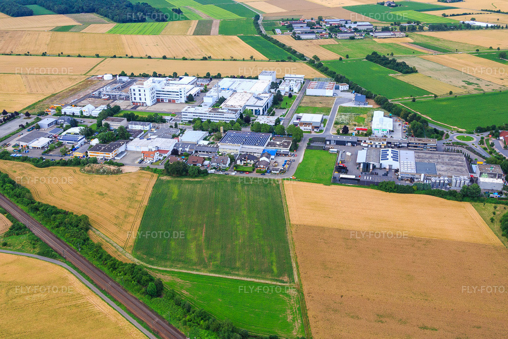 Luftbild: Industriegebiet Brauereistraße mit Corden Pharma GmbH und Bierbrauerei Weldebräu GmbH&Co.KG in Plankstadt im Bundesland Baden-Württemberg in Deutschland.Foto: IMG_090921.jpg vom 04.07.2016 durch Werner Riehm/FLY-FOTO.deLass Bier Zeit | WELDEFacilities Network | Our cGMP Facilities | CordenPharma