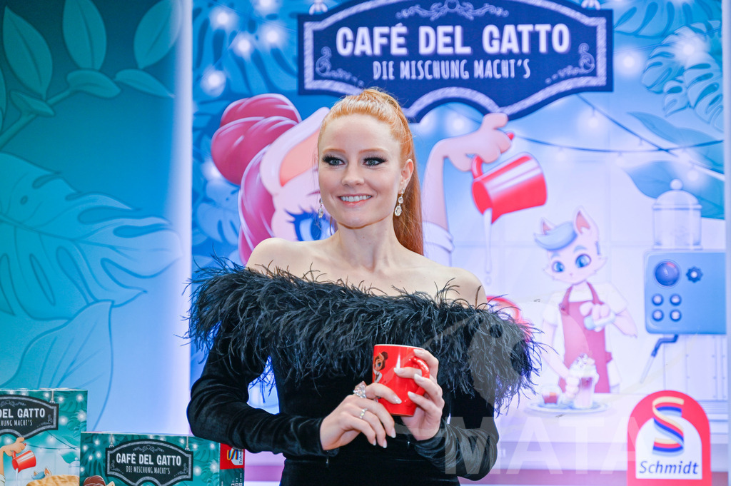 _DWA6870 | Barbara Meier bei der Presse-Preview der Nürnberger Spielwarenmesse 2023 auf dem Messegelände. Nürnberg, 31.01.2023 - Realisiert mit Pictrs.com