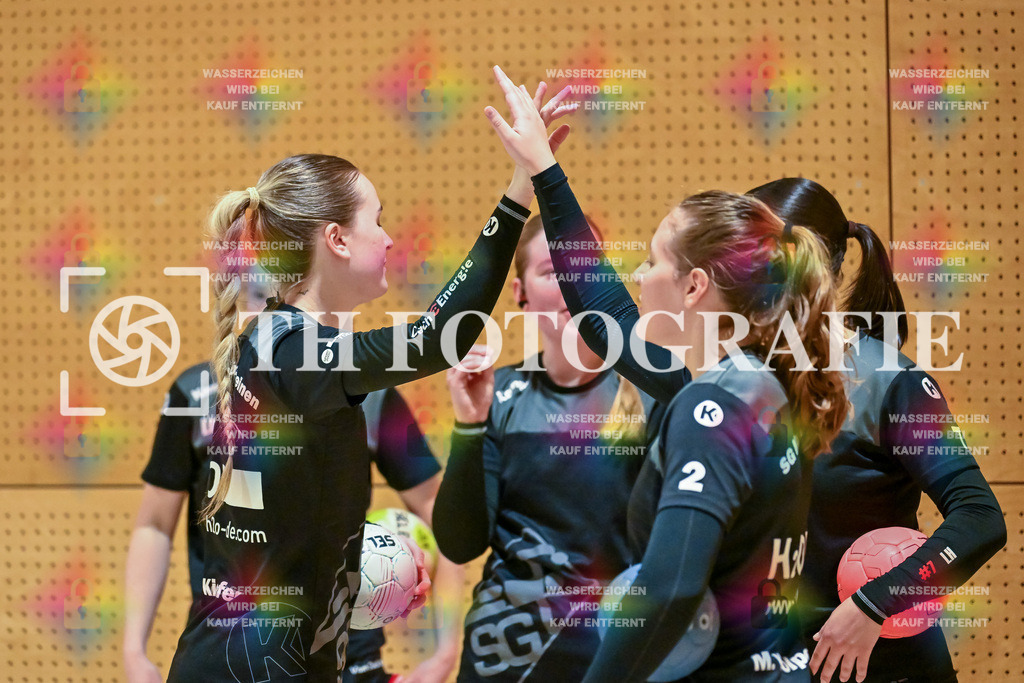 GER, SG Maulburg/Steinen - TuS Helmlingen, Frauen-Handball, Oberliga Suedbaden, 19. Spieltag, Saison 2024/2025, 23.03.2025 | Leonie Kiefer (SG Maulburg/Steinen, #03), Miriam Wolpensinger (SG Maulburg/Steinen, #02)GER, SG Maulburg/Steinen - TuS Helmlingen, Frauen-Handball, Oberliga Suedbaden, 19. Spieltag, Saison 2024/2025, 23.03.2025Foto: TH Fotografie/Thomas Hess