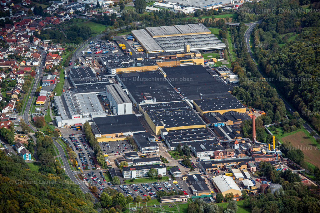 3703467 | BREUBERG 04.10.2017 Gebäude und Produktionshallen auf dem Fahrzeugbau- Werksgelände der Pirelli Deutschland GmbH an der Höchster Straße im Ortsteil Sandbach in Breuberg im Bundesland Hessen, Deutschland. Weiterführende Informationen bei: Pirelli & C. S.p.A.. // Buildings and production halls on the vehicle construction site of Pirelli Deutschland GmbH on street Hoechster Strasse in the district Sandbach in Breuberg in the state Hesse, Germany. Further information at: Pirelli & C. S.p.A.. Foto: Gerhard Launer