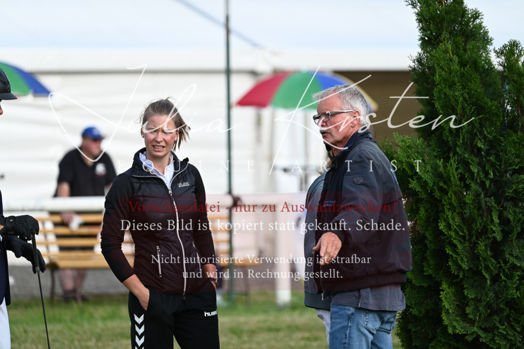 DSC_7672 | Pferde- und Turnierfotografie in Westsachsen. Pferdeportraits, Auftragszeichnungen und intuitive Kunst.