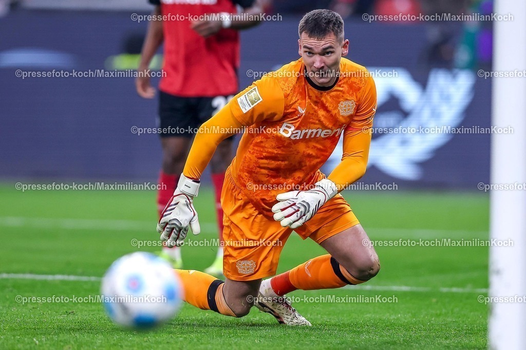 Lev14012501112 | 14.01.2025, Fußball, Bayer 04 Leverkusen - 1. FSV Mainz 05, 1. Fußball Bundesliga, 17. Spieltag, BayArena, Saison 2024 2025: Torwart Matej Kovar (Bayer04 Leverkusen #17)DFB regulations prohibit any use of photographs as image sequences and or quasi-video.