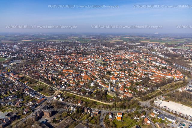 Soest220301349 | Luftbild, Ortsansicht mit Stadtmauer und St. Patrokli-Dom in der Altstadt, Thomä, Soest, Soester Börde, Nordrhein-Westfalen, Deutschland