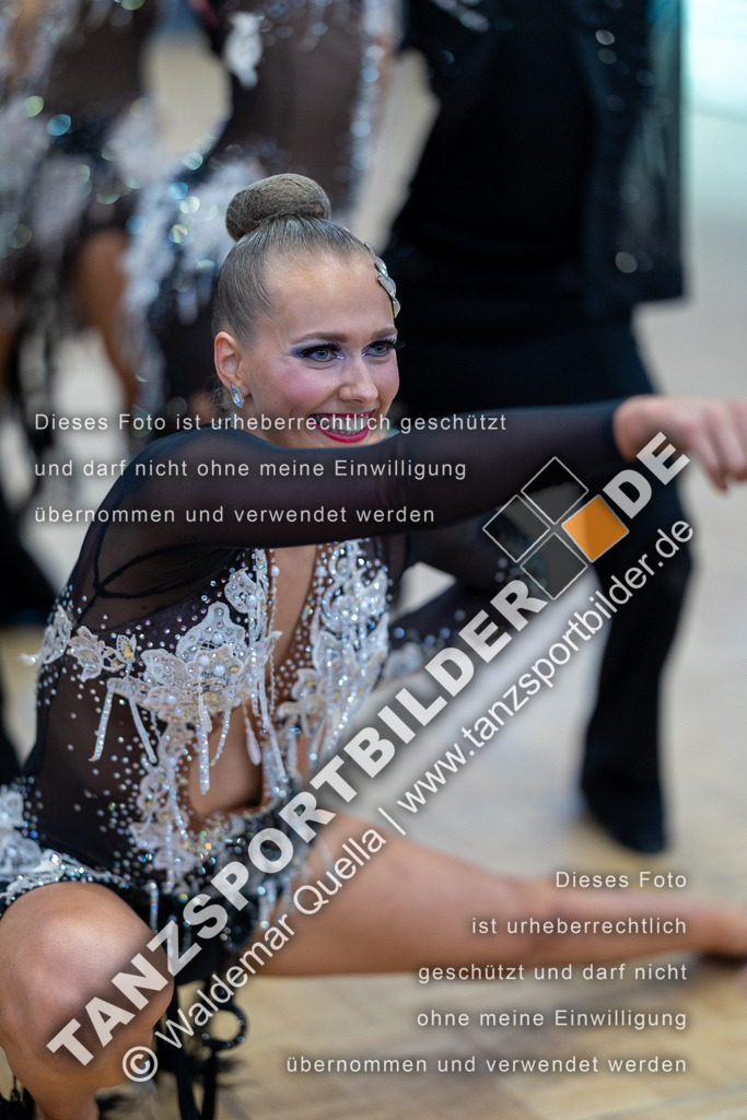 20230415-11420 | Hier finden Sie Tanz Bilder vom Latein und Standard Formationen tanzen. Sportbilder vom Tanzsport. Schöne Fotos und von Weltmeisterschaft, Europameisterschaft, Bundesliga, Regionalliga, Oberliga und Landesliga sowie von GOC Stuttgart, DanceComp, WM Bremen