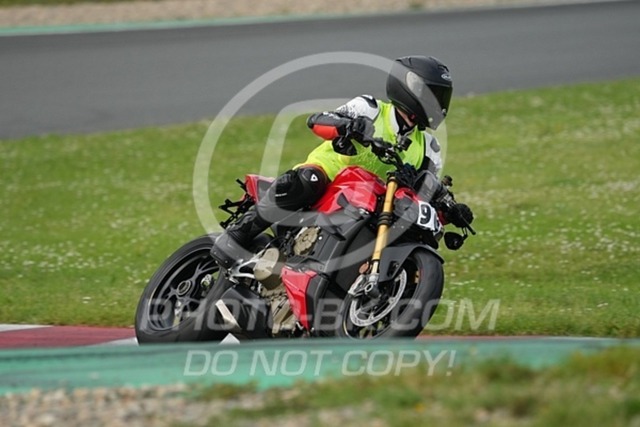 2024_06_21_PBK_22644 | Sportfotografie; SlowMotion; Video; Rennstrecke; Hafeneger; Speer; Racing; RSE; BMW; CBO; Trackday; Motorsportarena; Hockenheimring; Brno; Most; Barcelona; Valencia