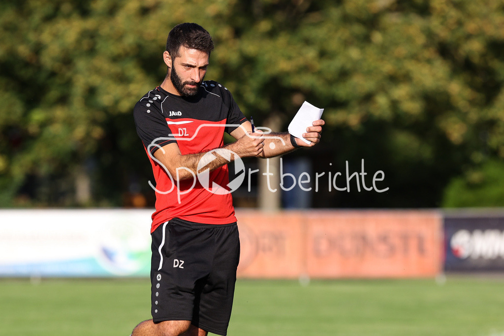 VfR Neuburg - TSV Hollenbach | Jubel nach 0-1 / Daniel ZWECKBRONNER