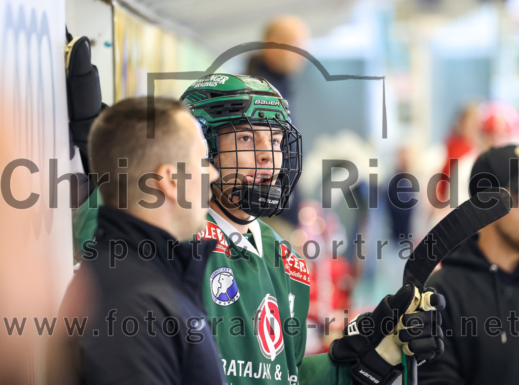 2023-09-10_132_TSV_Erding_gegen_EHC_Klostersee | Erding, Deutschland, 10.09.2023:
Eishockey, Bayernliga 2023 / 2024, Testspiel, TSV Erding gegen EHC Klostersee, Endergebnis: 10:1

Simon Franz (Erding Gladiators, #4)

Foto: Christian Riedel / fotografie-riedel.net