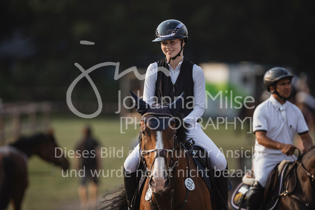 240627_LüPfSpTa_M1-Spr-322 | Deine schönsten Turniermomente als professionelle Fotos! Entdecke hochwertige Pferdesport-Fotografie im Online-Shop. Jetzt Fotos finden & bestellen!