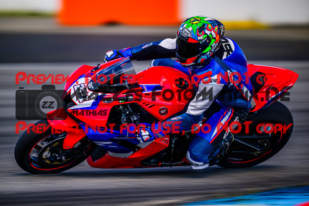 MaZZes_FotoMatrix_240520_6021986_0731 | WEISS