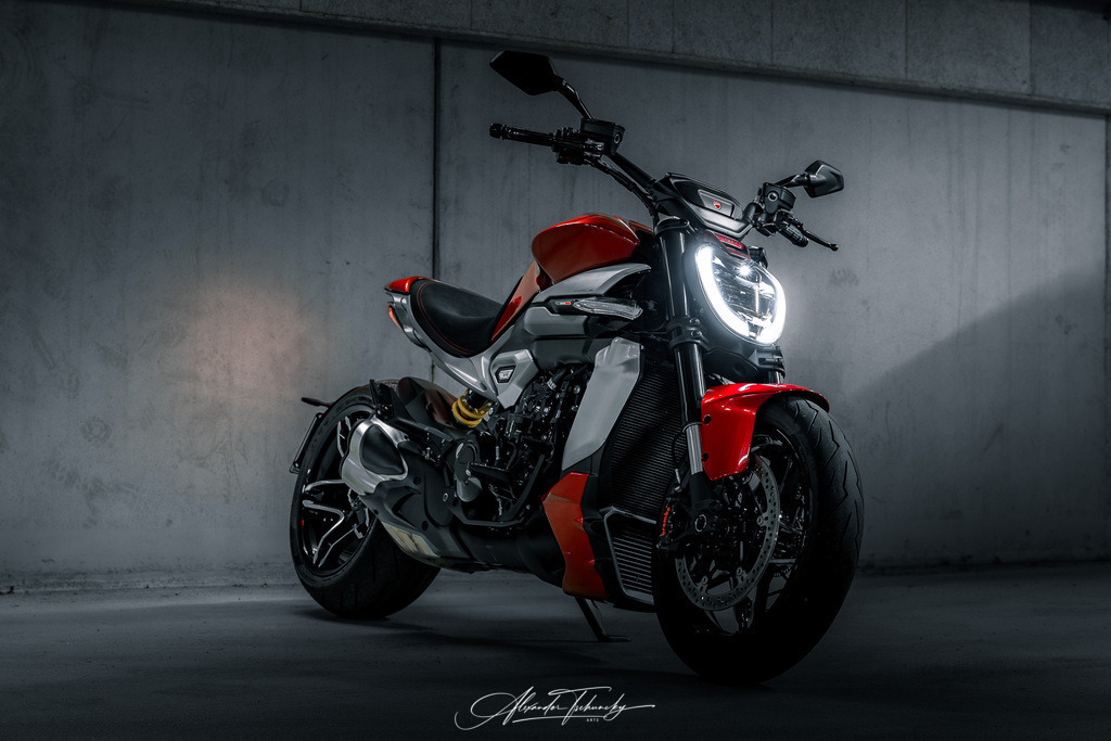 Ducati xDivael V4 | Entdecken Sie die faszinierende Welt von Alexander Tschuncky Arts: Kreative Fotografie, atemberaubende Automobilkunst und hochwertiger Bilderdruck. Lassen Sie sich inspirieren! - Realisiert mit Pictrs.com