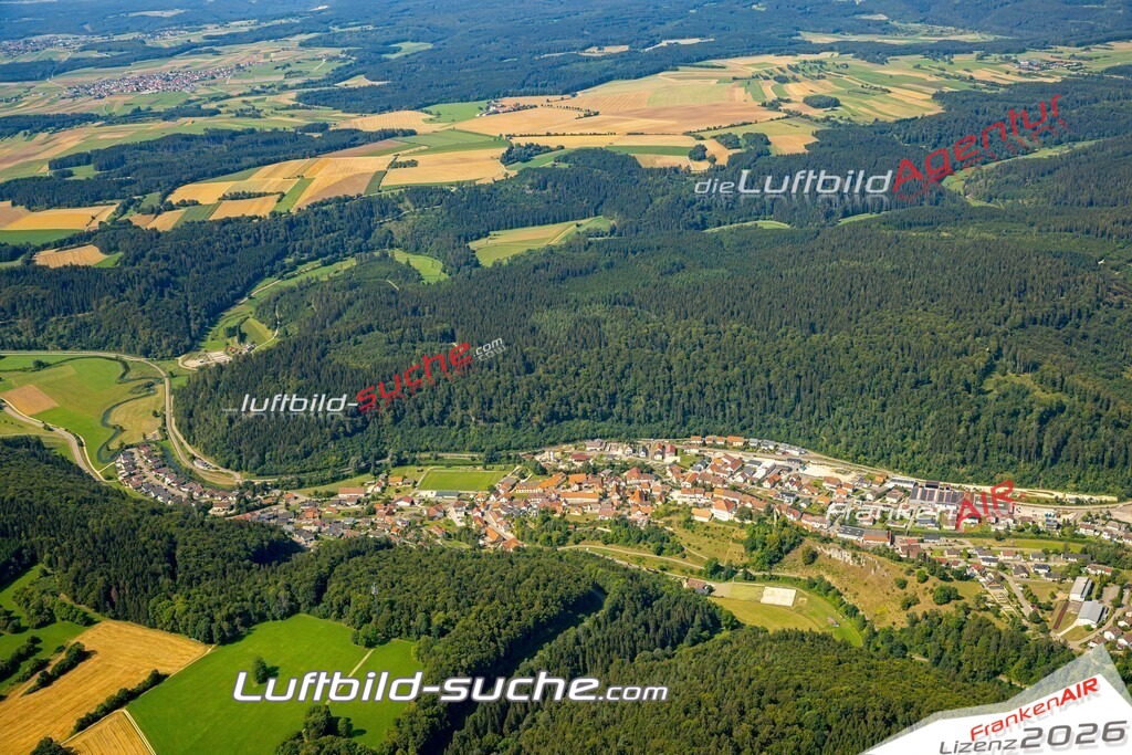 Das Luftbild zeigt :  Hettingen - Die Luftaufnahme wurde 2024 vom UL-Flugzeug aus erstellt ( keine Drohne ) - Hochauflösende Luftaufnahme - Für grossformatige Ausdrucke geeignet. Die Geschenkidee !Mit Lizenz und Bildrechte bestellbar