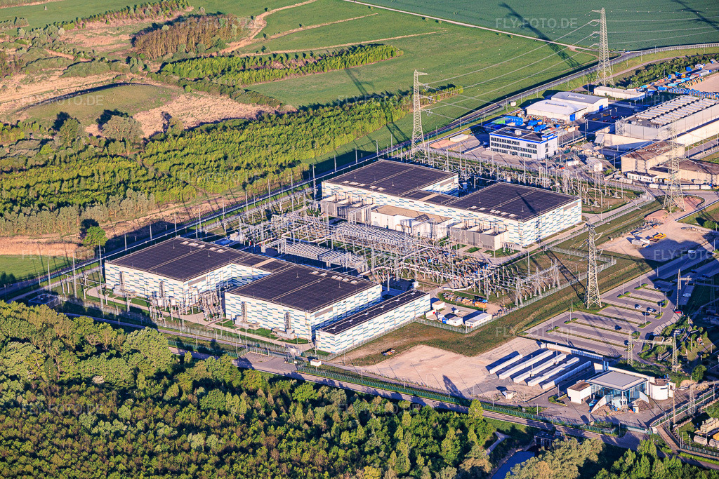Luftbild: Gleichstrom Umspannwerk der TransnetBW GmbH in Philippsburg im Bundesland Baden-Württemberg in Deutschland.Foto: IMG_155151.jpg vom 24.04.2026 durch Werner Riehm/FLY-FOTO.deAuflösung des Originals: 5679 x 3786 pxULTRANET - Projekte - Netzentwicklung - TransnetBW