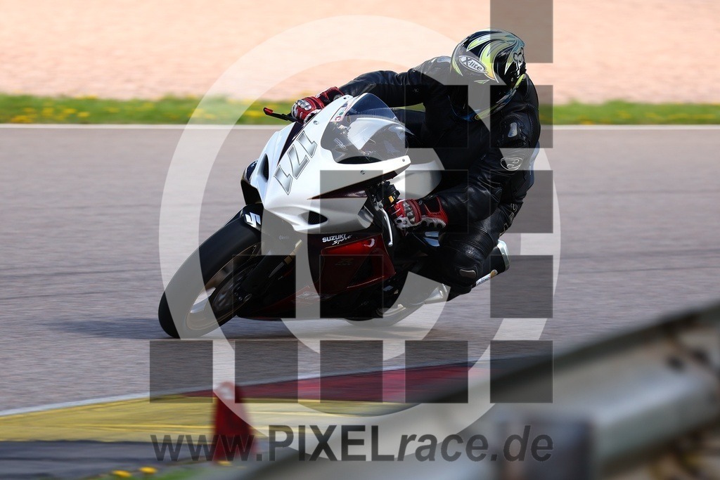 0171-20250422_01440 | Schöne Erinnerungen an spannende Momente - das festzuhalten ist unser Job. PIXELrace.de ist seit 2003 auf den Rennstrecken Europas unterwegs um die Action draußen beim Fahren und die wunderbare Stimmung imm Fahrerlager für euch einzufangen.