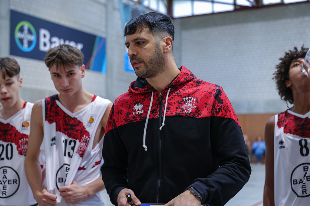 JBBL BAYER GIANTS vs Team BonnKöln RAG-4 | Fotos von Basketballspielen aus dem Raum NRW fotografiert von Gero Mueller-Laschet und Daniel Schaefer - Realisiert mit Pictrs.com