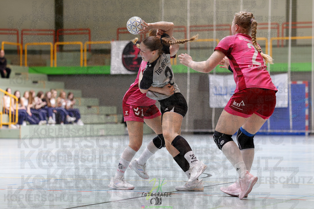 Hessenmeisterschaft wJC - Spiel um Platz 3; TuS Kriftel - SG Schenklengsfeld | Hessenmeisterschaft wJC - Spiel um Platz 3; TuS Kriftel - SG Schenklengsfeld am 22.03.2025 in Biedenkopf (Sporthalle Lahntalschule)Photo © 2025 - Jörg Heinrich - Realisiert mit Pictrs.com