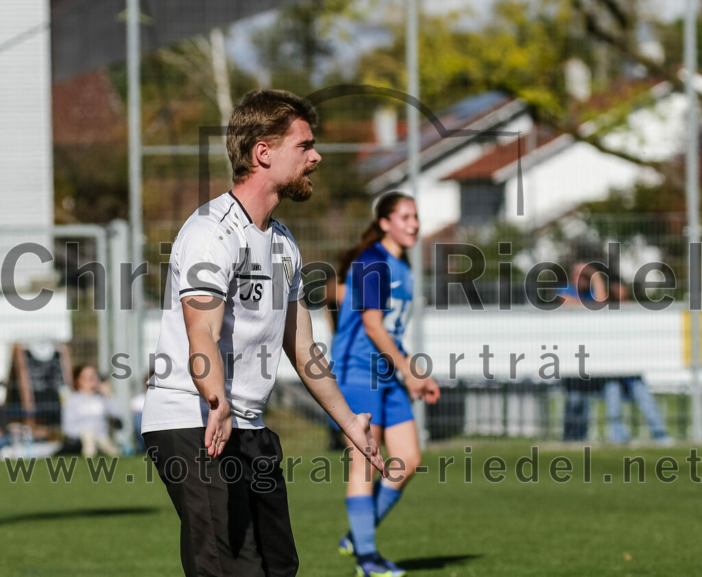 2023-10-21_102_FC_Langengeisling_gegen_TSV_Eching | Erding, Deutschland, 21.10.2023:
Fußball, Bezirksoberliga 2023 / 2024, 8. Spieltag, FC Langengeisling gegen TSV Eching, Endergebnis: 0:0

Trainer Jan Strehlow (TSV Eching)

Foto: Christian Riedel / fotografie-riedel.net