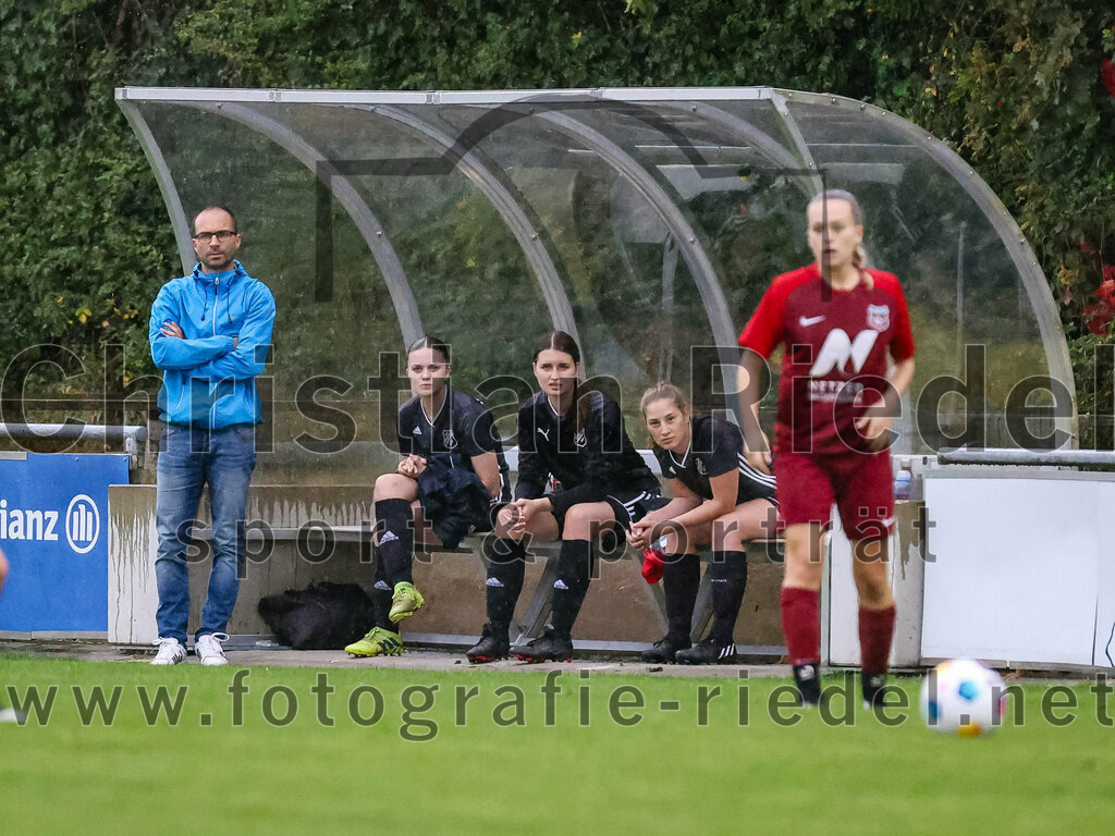 2023-10-14_021_FC_Schwaig_gegen_SV_Schechen | Oberding, Deutschland, 14.10.2023:
Fußball, Bezirksliga 2023 / 2024, 6. Spieltag, FC Schwaig gegen SV Schechen, Endergebnis: 4:3

Trainer Josef Holzmeier (SV Schechen)

Foto: Christian Riedel / fotografie-riedel.net