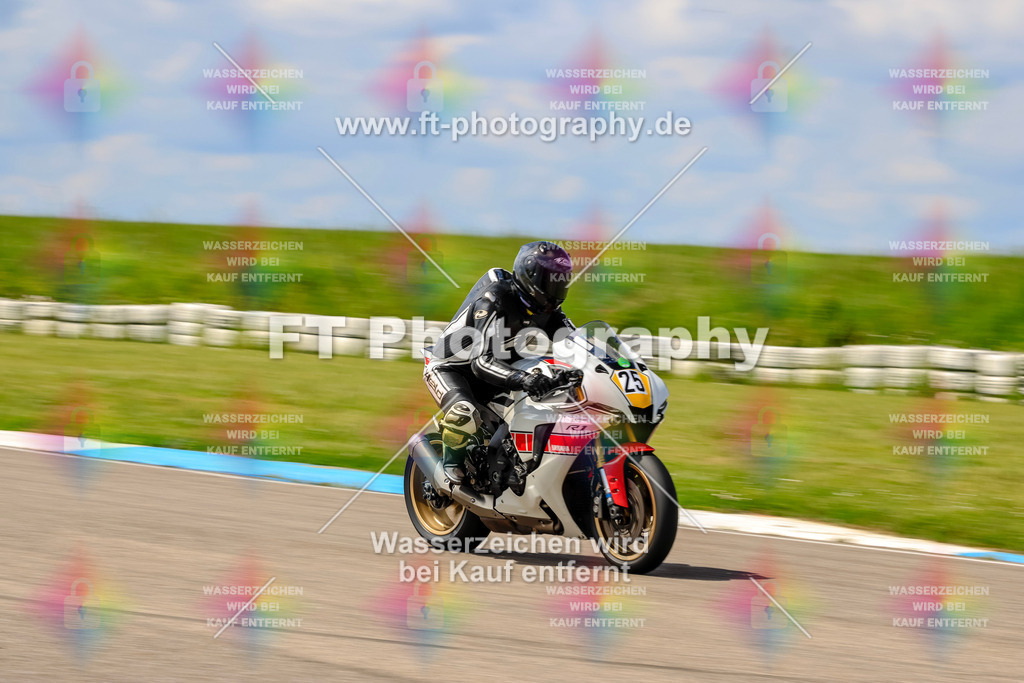 MotoTeam-0636 | Hier findet Ihr Bilder von Touristenfahrten auf der Nürburgring Nordschleife oder von anderen Veranstaltungen die ich besucht habe. Viel Spass beim Durch Schauen 