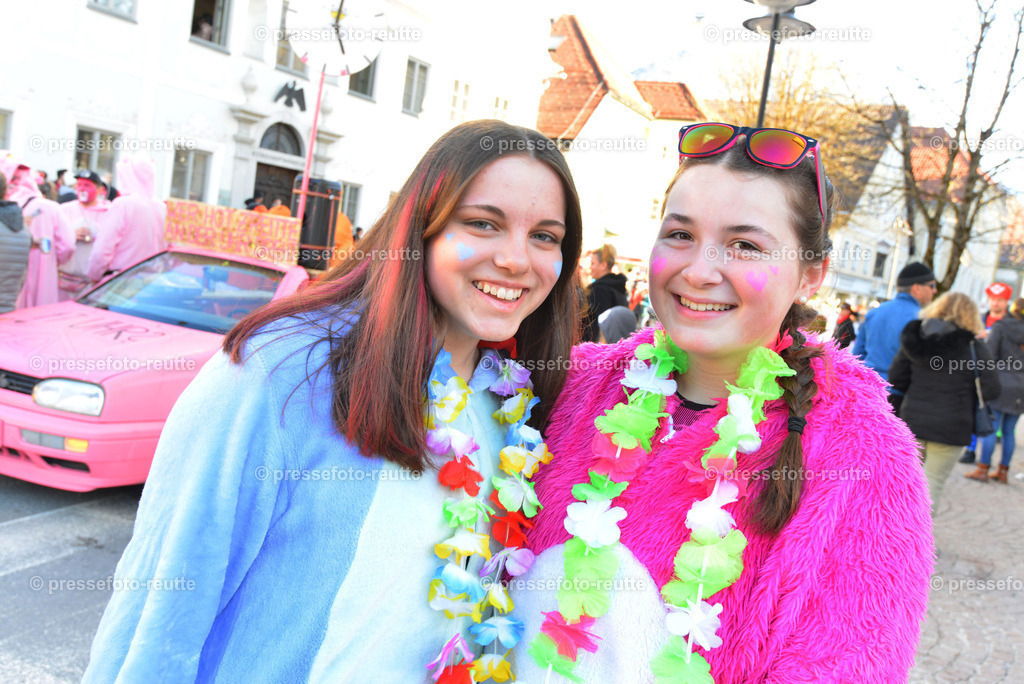 xnews-2023-Feb16-Unsinniger_Fasching_Reutte-nik-WTV_7565 | Info aus dem Bezirk Reutte/Ausserfern Tirol sowie eine umfangreiche Bilddatenbank über die gesamte Region: Lechtal, Talkessel Reutte, Tannheimertal, Zwischentoren. Lech, Plansee, Zugspitze, Grenztunnel, B179, Fernpassstraße, Verkehr, Lawinen, Tradition, - Realisiert mit Pictrs.com