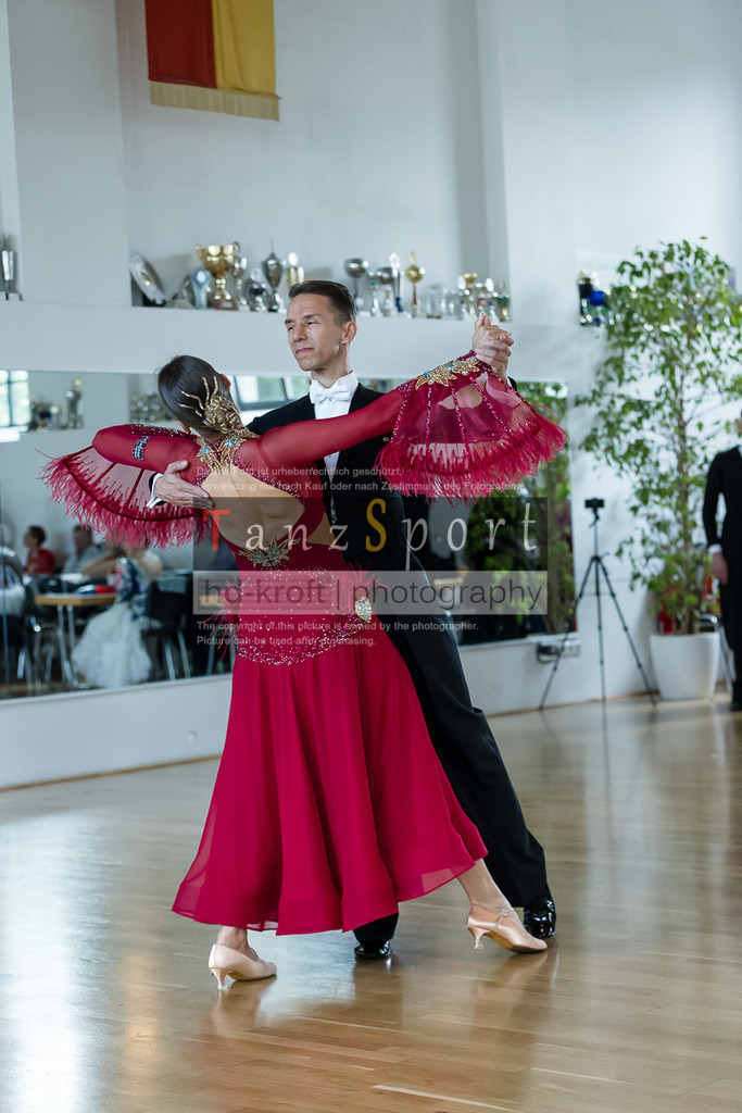 20240525_RL-Masters3-Std_5526 | Tanzsportbilder, Standardtanz, Lateintanz, WDSF, DTV, LTVB, dancecomp, goc, hessen tanzt, blaues band der spree, walzer, tango, wiener walzer, slowfox, quickstepp, samba, rumba, cha-cha-cha, paso doble. jive, hd-kroft photography, turniertanzsport