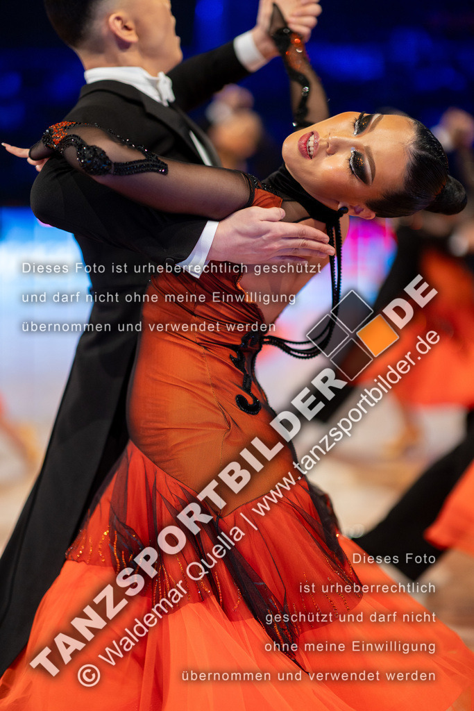 20251206-01566 | Hier finden Sie Tanz Bilder vom Latein und Standard Formationen tanzen. Sportbilder vom Tanzsport. Schöne Fotos und von Weltmeisterschaft, Europameisterschaft, Bundesliga, Regionalliga, Oberliga und Landesliga sowie von GOC Stuttgart, DanceComp, WM Bremen