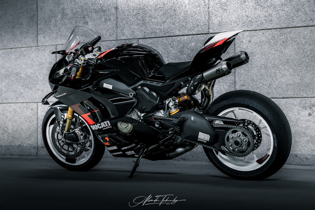 Ducati Panigale V4S | Entdecken Sie die faszinierende Welt von Alexander Tschuncky Arts: Kreative Fotografie, atemberaubende Automobilkunst und hochwertiger Bilderdruck. Lassen Sie sich inspirieren! - Realisiert mit Pictrs.com
