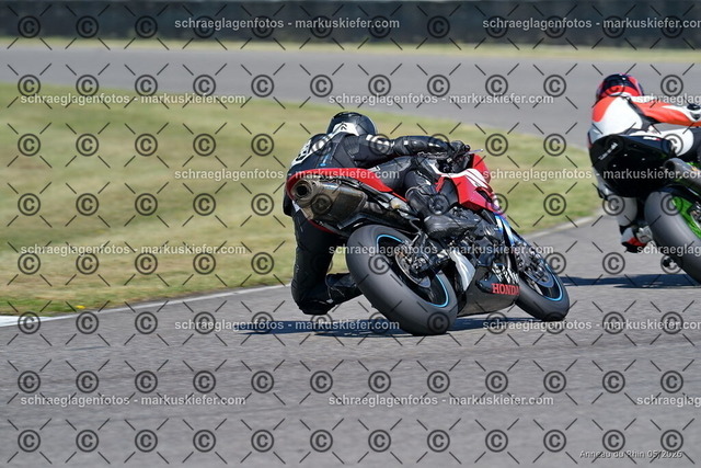 26BT01-0526 | markuskiefer.com - Realisiert mit Pictrs.com