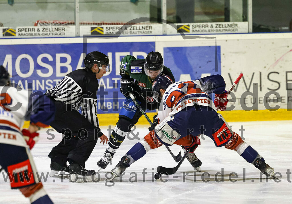 2023-03-03_104_TSV_Erding_gegen_ESC_Kempten | Erding, Deutschland, 03.03.2023:
Eishockey, Bayernliga Playoffs 2022 / 2023, Viertelfinale, TSV Erding gegen ESC Kempten, Endergebnis: 9:3

Philipp Michl (Erding Gladiators, #77), Maximilian Schäffler (ESC Kempten, #92)

Foto: Christian Riedel / fotografie-riedel.net