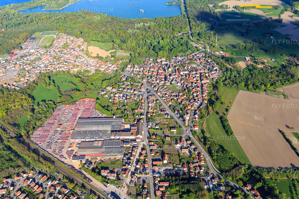 Aerial view: City overview from the west in Seltz in the state Bas-Rhin, France. – Photo: IMG_099029.jpg taken on 04/23/2017 by Werner Riehm/FLY-FOTO.com – Resolution of the original: 5131 x 3420 px