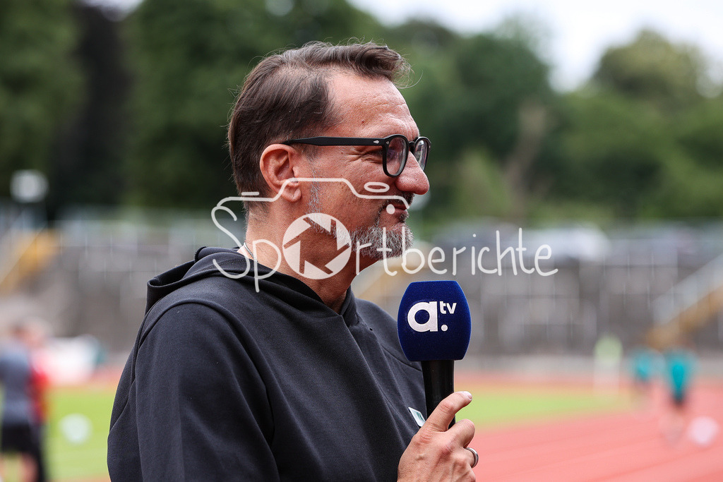 FC Augsburg - TSV Schwaben Augsburg | im Gespaech mit ATV - Markus KRAPF (Praesident FC Augsburg) im Gespraech mit Tom SCHARNAGL vom ATV