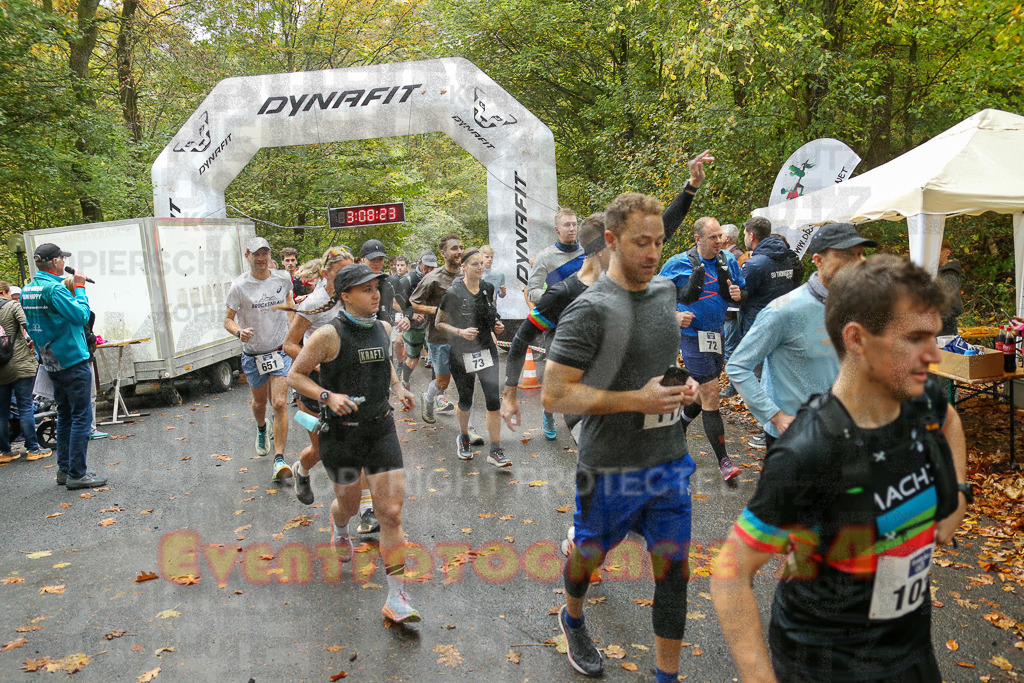 241027_1008_EX1_3525 | Sportfotografie im Rhein-Sieg Kreis, Köln, Bonn, NRW, Rheinland Pfalz, Hessen, etc. Unser Tätigkeitsfeld umfasst den Laufsport vom Volkslauf über den Marathon, Duathlon, Triathon bis zum Ultralauf wie Kölnpfad Ultra oder Schindertrail.