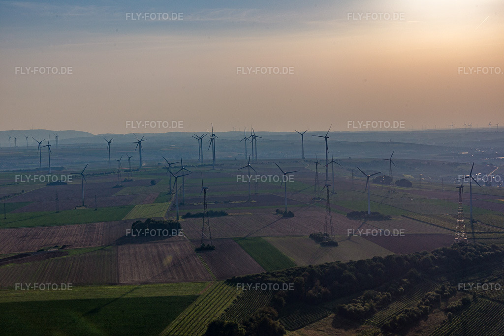 Luftbild: Windpark in Gau-Heppenheim im Bundesland Rheinland-Pfalz in Deutschland. Foto: IMG_103157.jpg vom 29.08.2017 durch Werner Riehm/FLY-FOTO.de